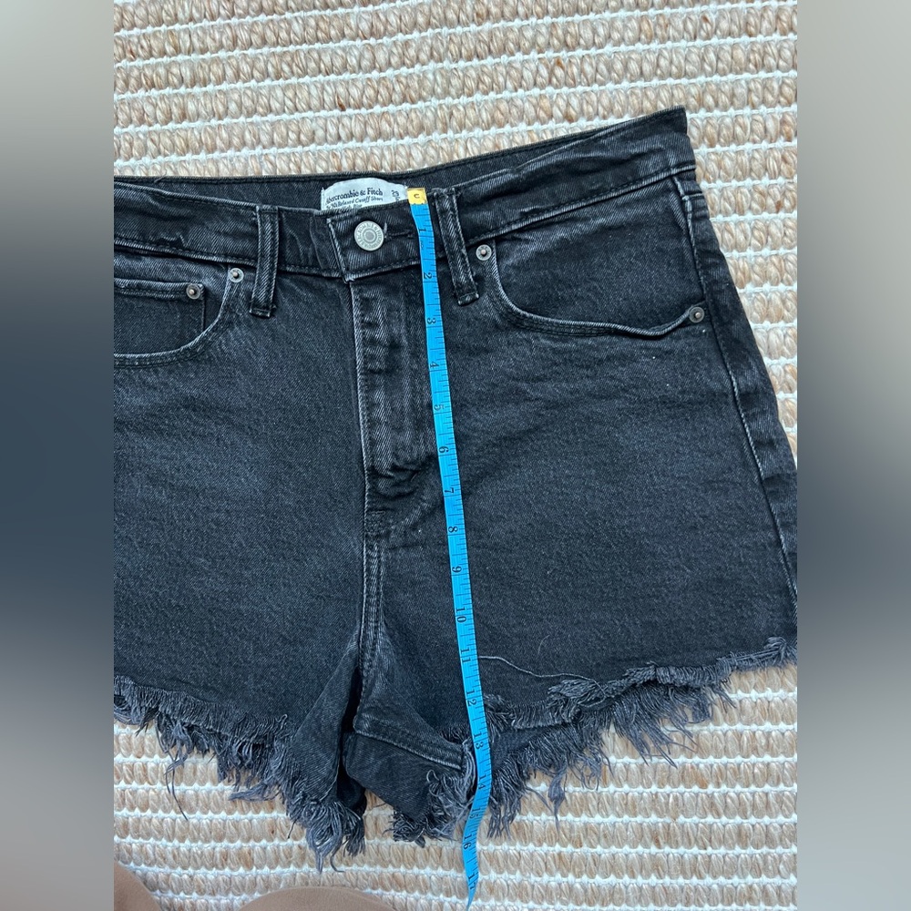 Abercrombie & Fitch Shorts - 90s Relaxed Cutoff Short High Rise - Black - Picture 5 of 5